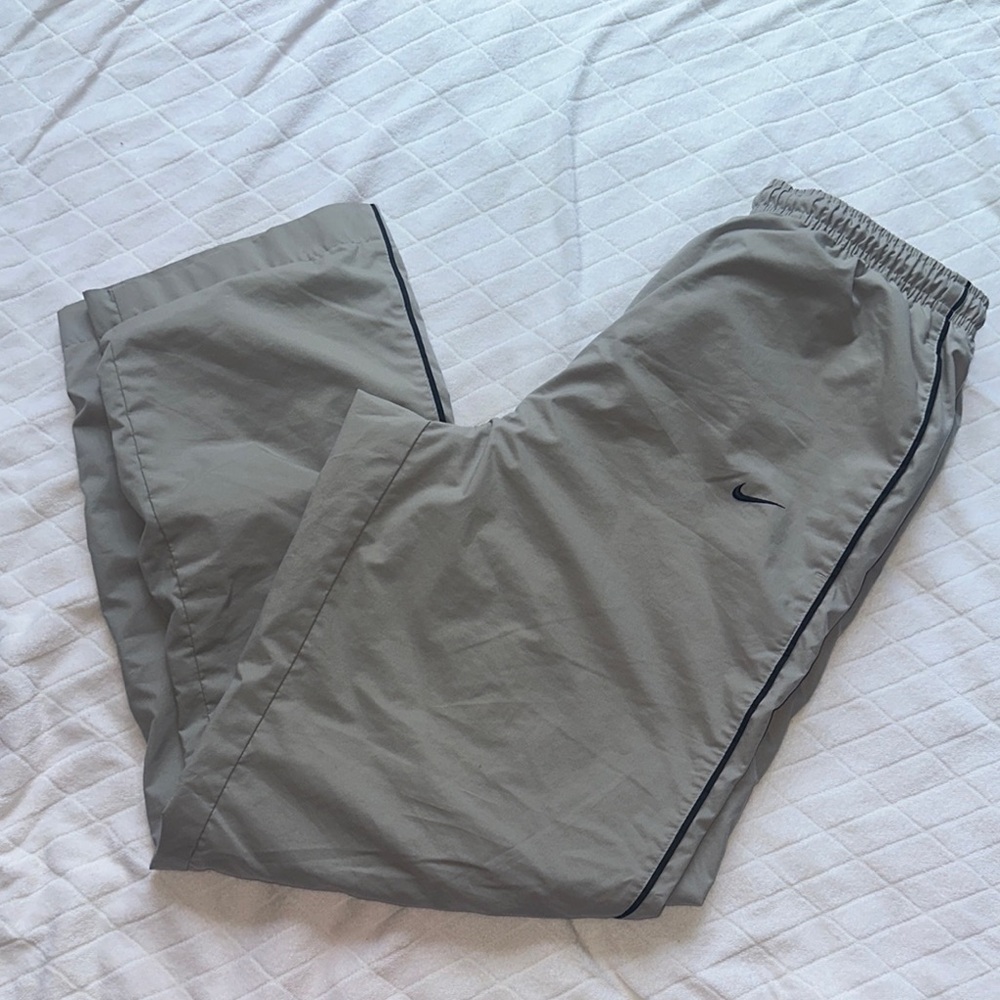 Nike Men's Light Gray Joggers with Black Accents